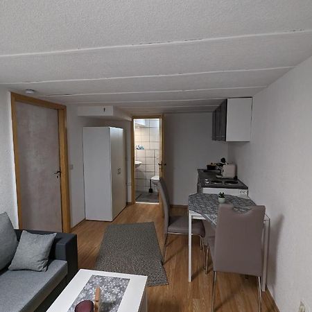 Direkt An Der S-Bahn Gelegenes Gemutliches Souterrain Apartment Mit Privatem Zugang 트로이스도르프 외부 사진