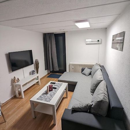 Direkt An Der S-Bahn Gelegenes Gemutliches Souterrain Apartment Mit Privatem Zugang 트로이스도르프 외부 사진