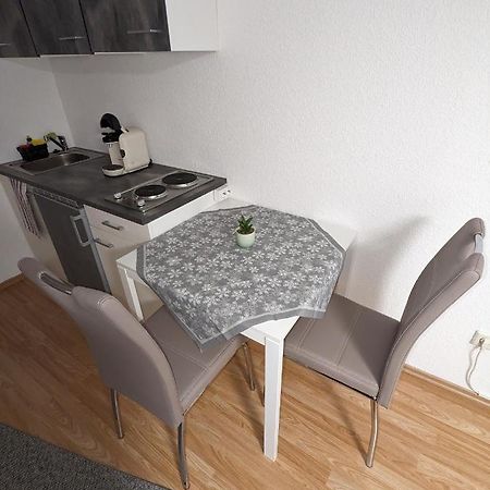 Direkt An Der S-Bahn Gelegenes Gemutliches Souterrain Apartment Mit Privatem Zugang 트로이스도르프 외부 사진
