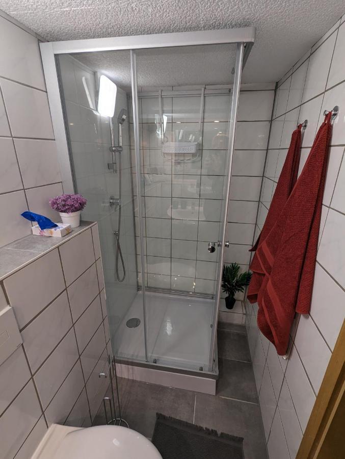 Direkt An Der S-Bahn Gelegenes Gemutliches Souterrain Apartment Mit Privatem Zugang 트로이스도르프 외부 사진