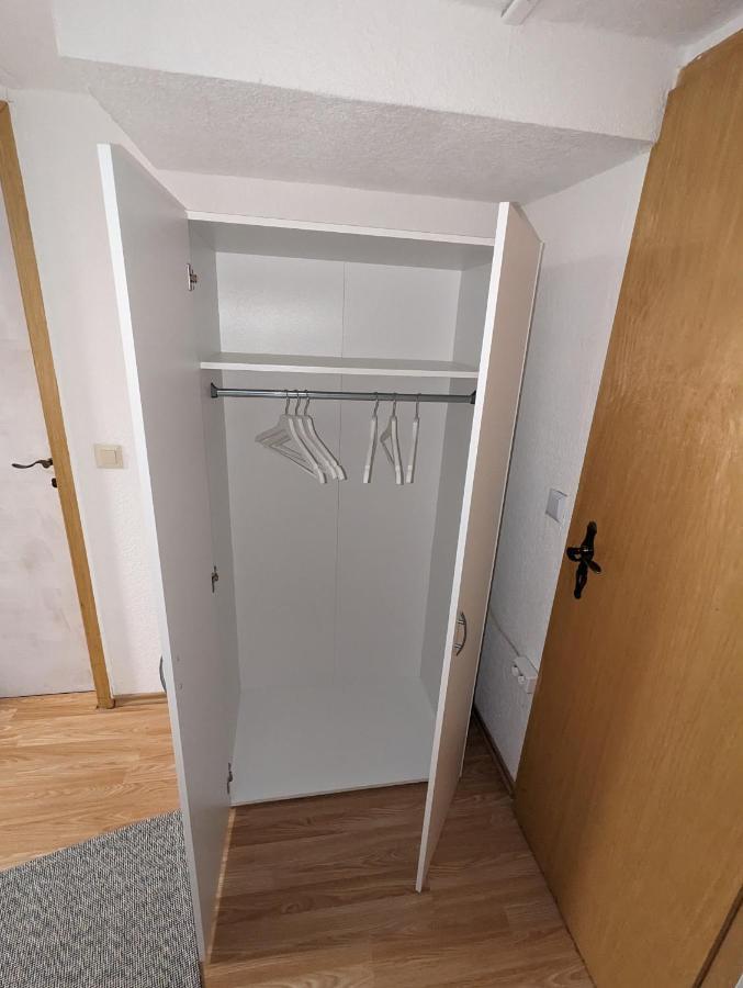 Direkt An Der S-Bahn Gelegenes Gemutliches Souterrain Apartment Mit Privatem Zugang 트로이스도르프 외부 사진