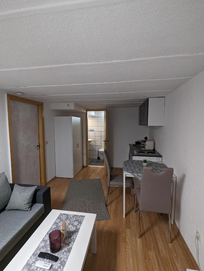 Direkt An Der S-Bahn Gelegenes Gemutliches Souterrain Apartment Mit Privatem Zugang 트로이스도르프 외부 사진