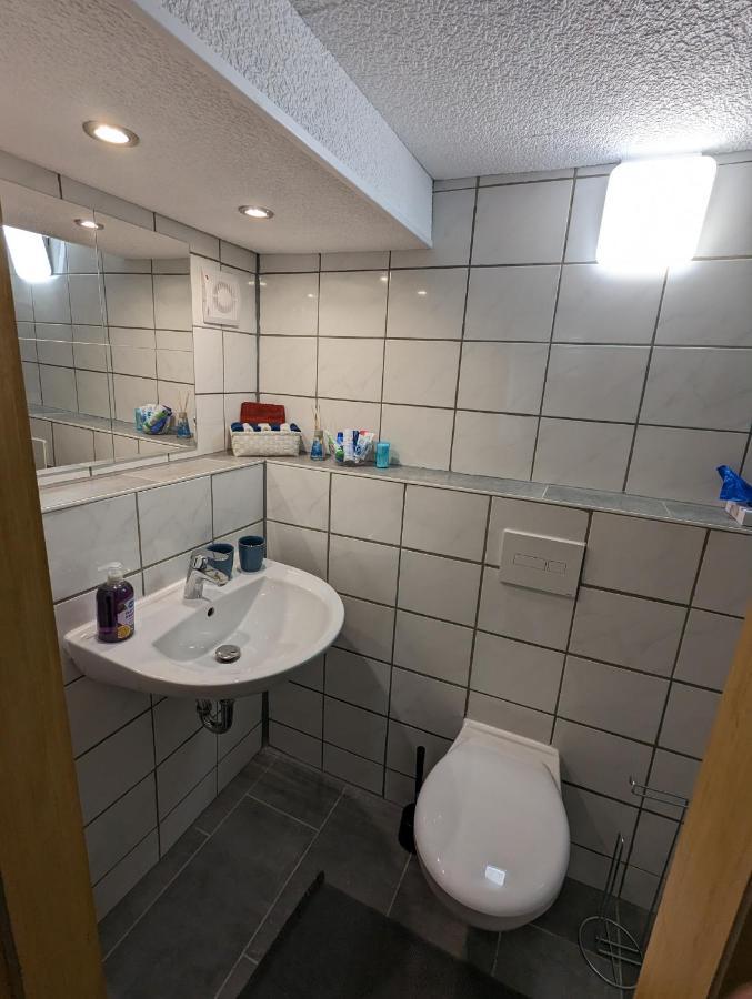 Direkt An Der S-Bahn Gelegenes Gemutliches Souterrain Apartment Mit Privatem Zugang 트로이스도르프 외부 사진