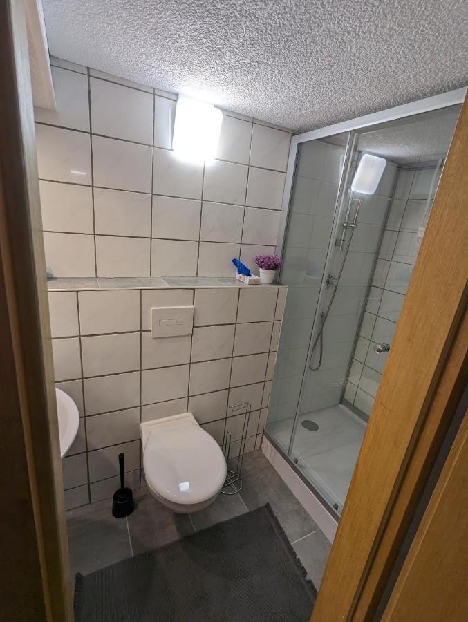 Direkt An Der S-Bahn Gelegenes Gemutliches Souterrain Apartment Mit Privatem Zugang 트로이스도르프 외부 사진